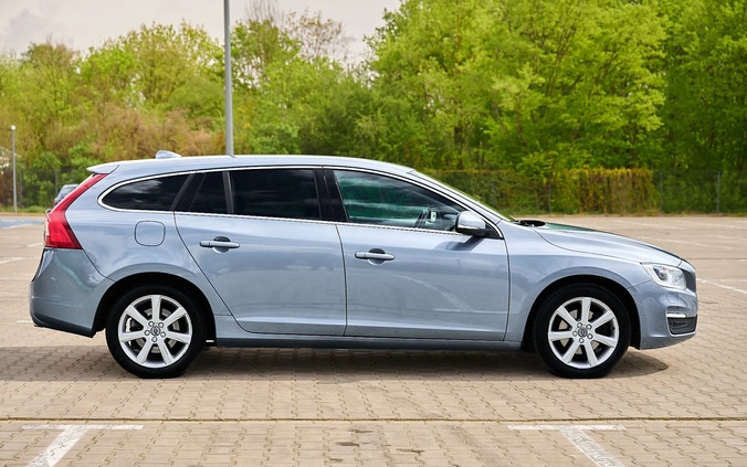 Volvo V60 cena 57800 przebieg: 207000, rok produkcji 2017 z Zawiercie małe 781